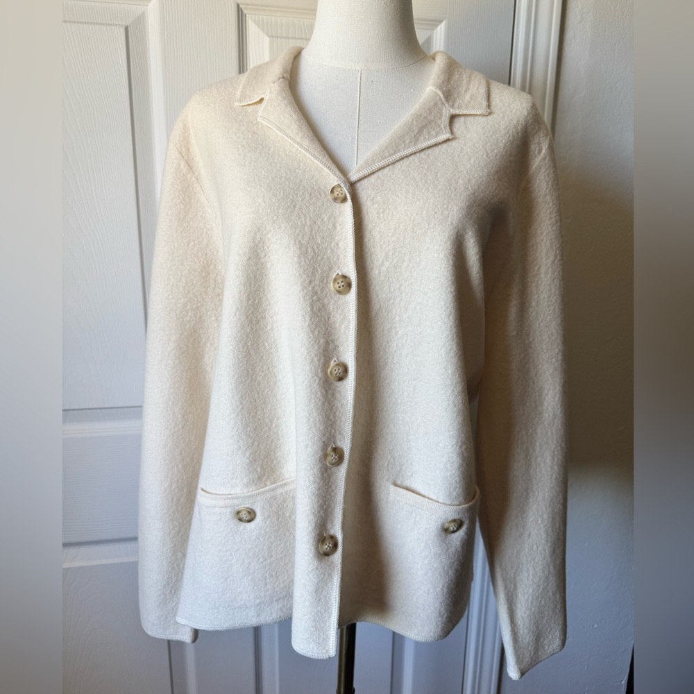 100% Wool Charter Club Cream Collared Button Down Size Large